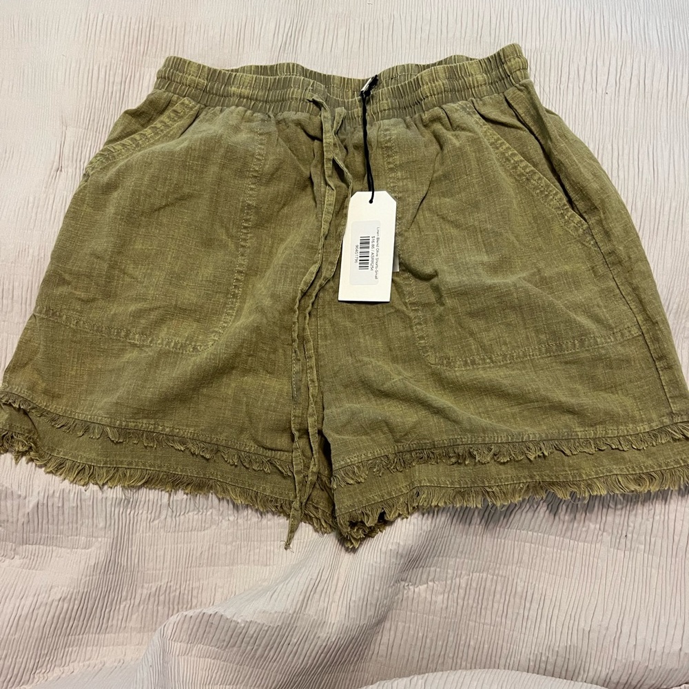 Green comfy boutique shorts